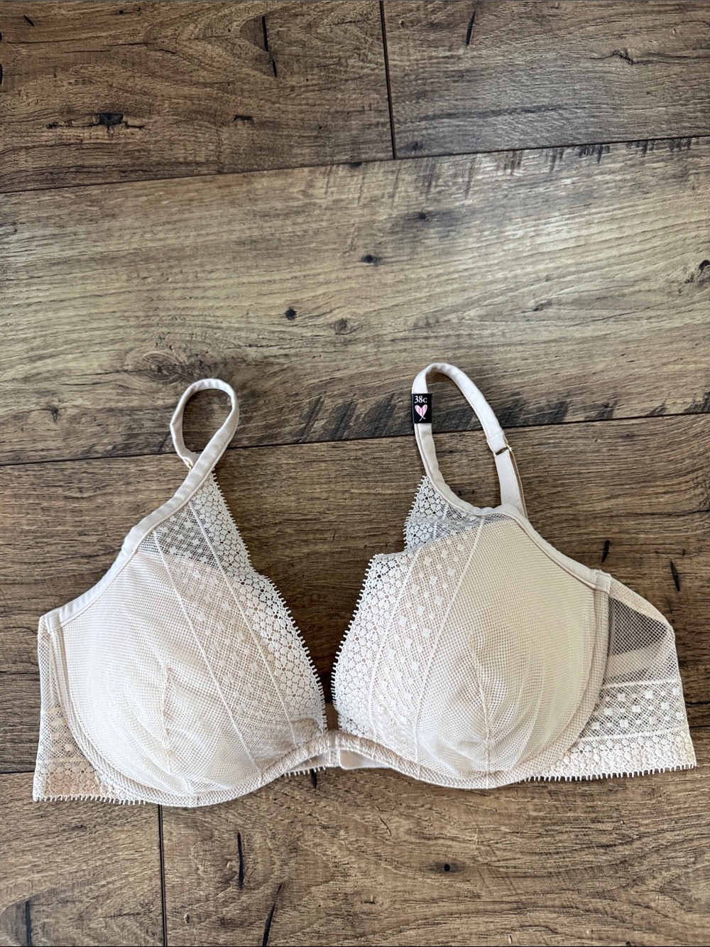 NWT Victoria's Secret Light Beige Lace Underwire Bra